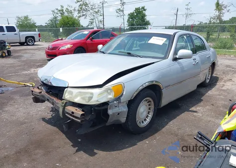 2002 Lincoln Town Car Executive from USA, damaged, VIN 1LNHM81W32Y609706